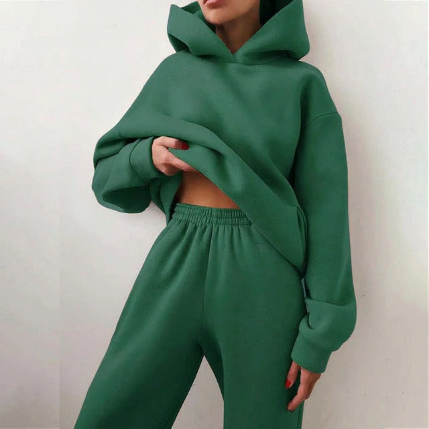 Elegantes Winterset mit Hoodie und Hose für stilvolle Gemütlichkeit 6