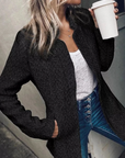 Farbenfroher Wintermantel mit elegantem Trenchcut 1