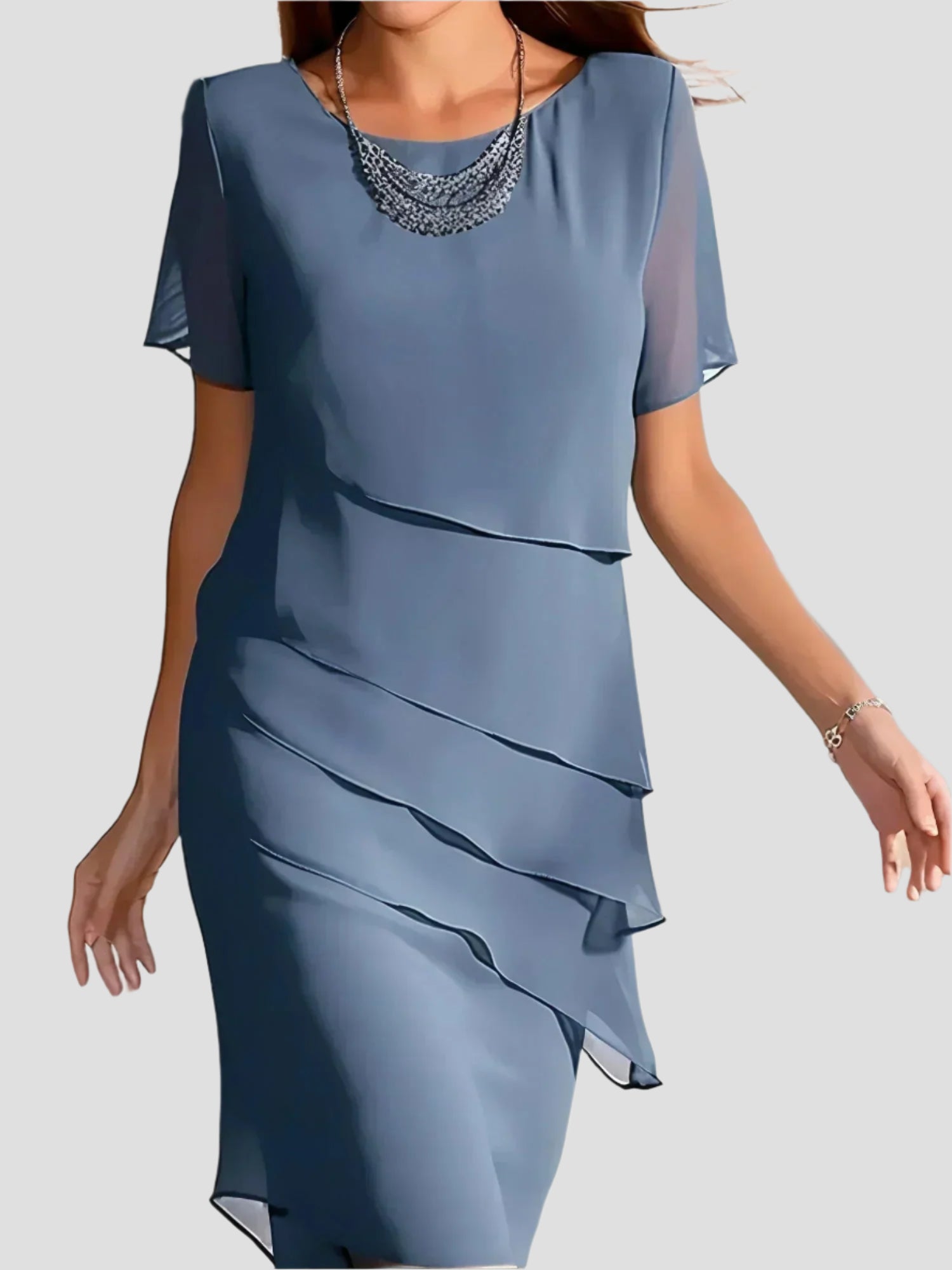 Figurbetontes Sommerkleid aus fließendem Stoff für elegante Anlässe 1
