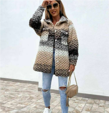 Geflochtener Wintermantel mit buntem Muster 2