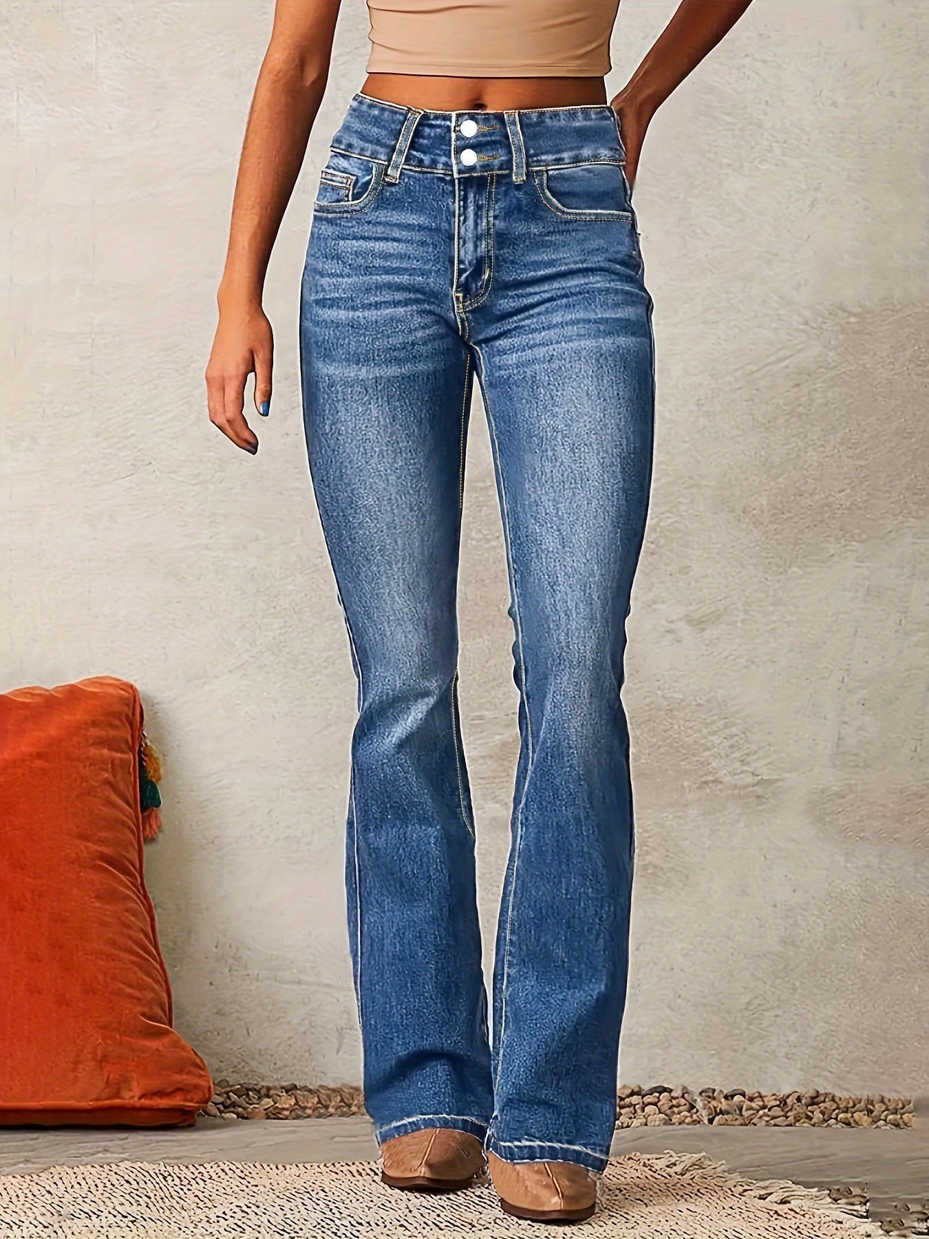 Hoch taillierte Flared Jeans mit Retro-Charme 0