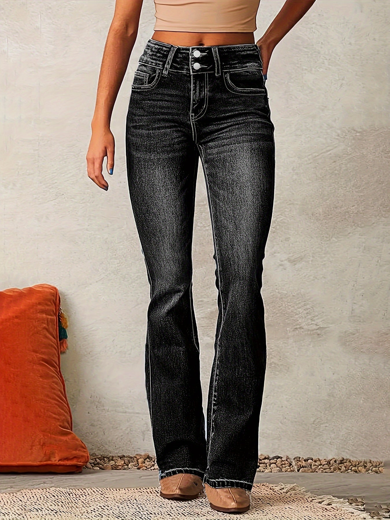 Hoch taillierte Flared Jeans mit Retro-Charme 2