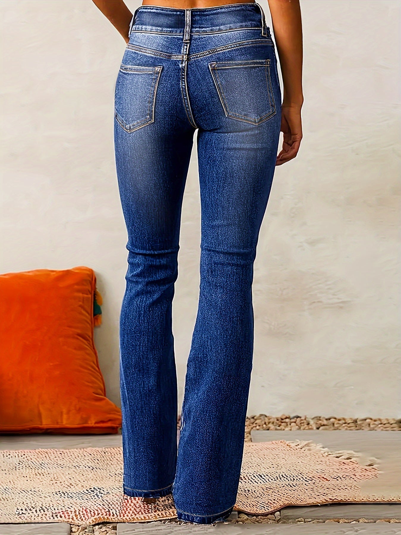 Hoch taillierte Flared Jeans mit Retro-Charme 4