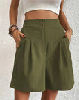Hochtaillierte Shorts aus atmungsaktivem Material – Elegante Sommermode für Damen 11