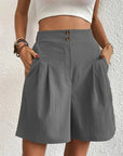 Hochtaillierte Shorts aus atmungsaktivem Material – Elegante Sommermode für Damen 12