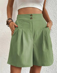 Hochtaillierte Shorts aus atmungsaktivem Material – Elegante Sommermode für Damen 10