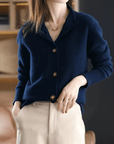Klassische Strickjacke mit elegantem Reverskragen 0