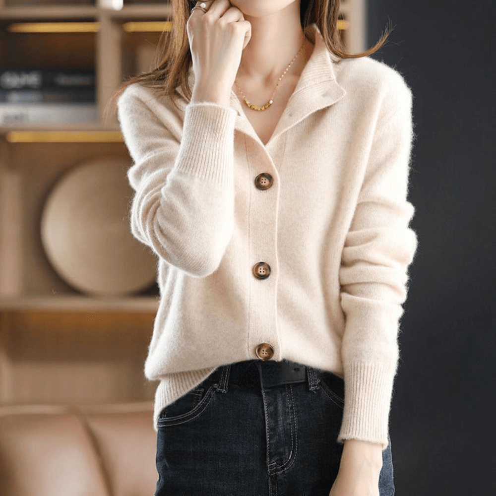Klassische Strickjacke mit elegantem Reverskragen 1