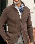 Moderne Strickjacke mit Knopfverschluss 12