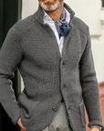 Moderne Strickjacke mit Knopfverschluss 4