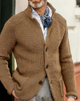 Moderne Strickjacke mit Knopfverschluss 8