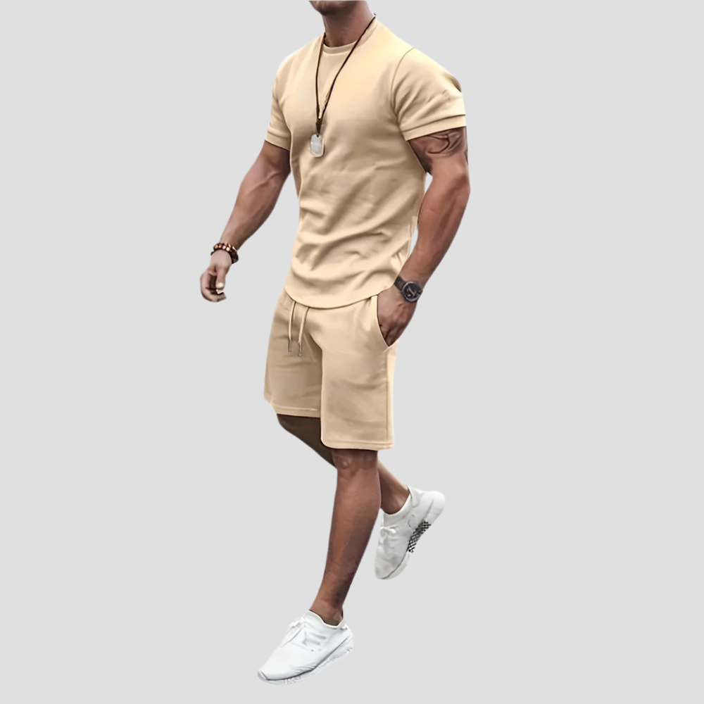 Stylische Sommerkombination für Männer – Atmungsaktives T-Shirt und Shorts für entspannte Tage 1