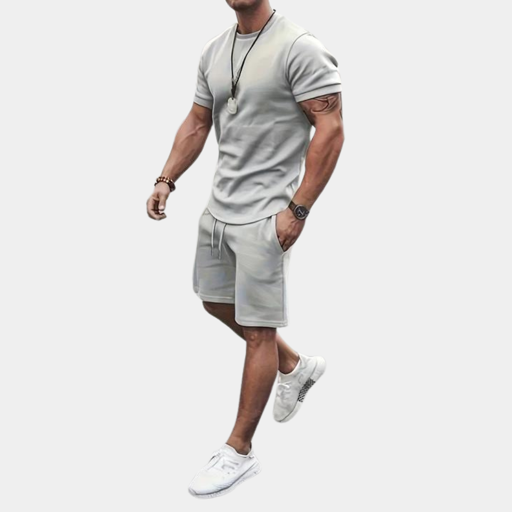 Stylische Sommerkombination für Männer – Atmungsaktives T-Shirt und Shorts für entspannte Tage 2