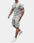 Stylische Sommerkombination für Männer – Atmungsaktives T-Shirt und Shorts für entspannte Tage 2