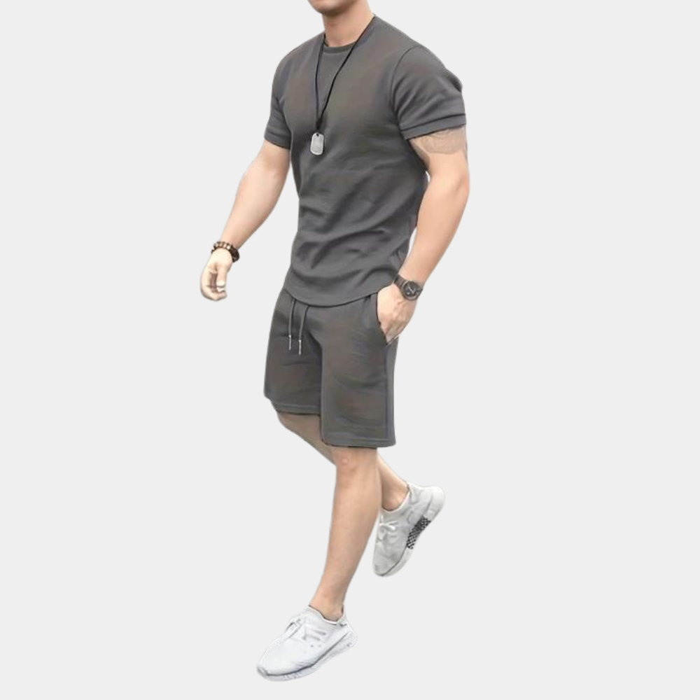 Stylische Sommerkombination für Männer – Atmungsaktives T-Shirt und Shorts für entspannte Tage 3