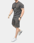 Stylische Sommerkombination für Männer – Atmungsaktives T-Shirt und Shorts für entspannte Tage 3