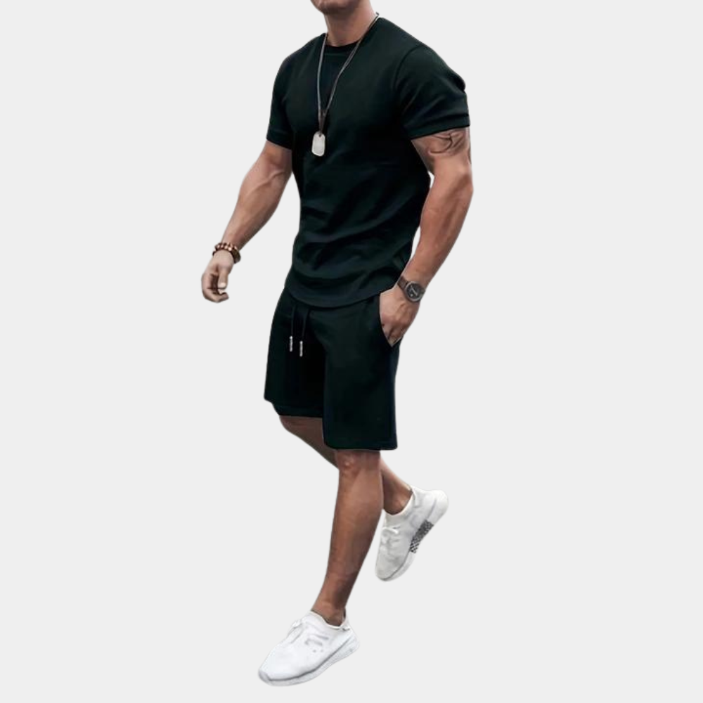 Stylische Sommerkombination für Männer – Atmungsaktives T-Shirt und Shorts für entspannte Tage 4