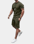 Stylische Sommerkombination für Männer – Atmungsaktives T-Shirt und Shorts für entspannte Tage 5