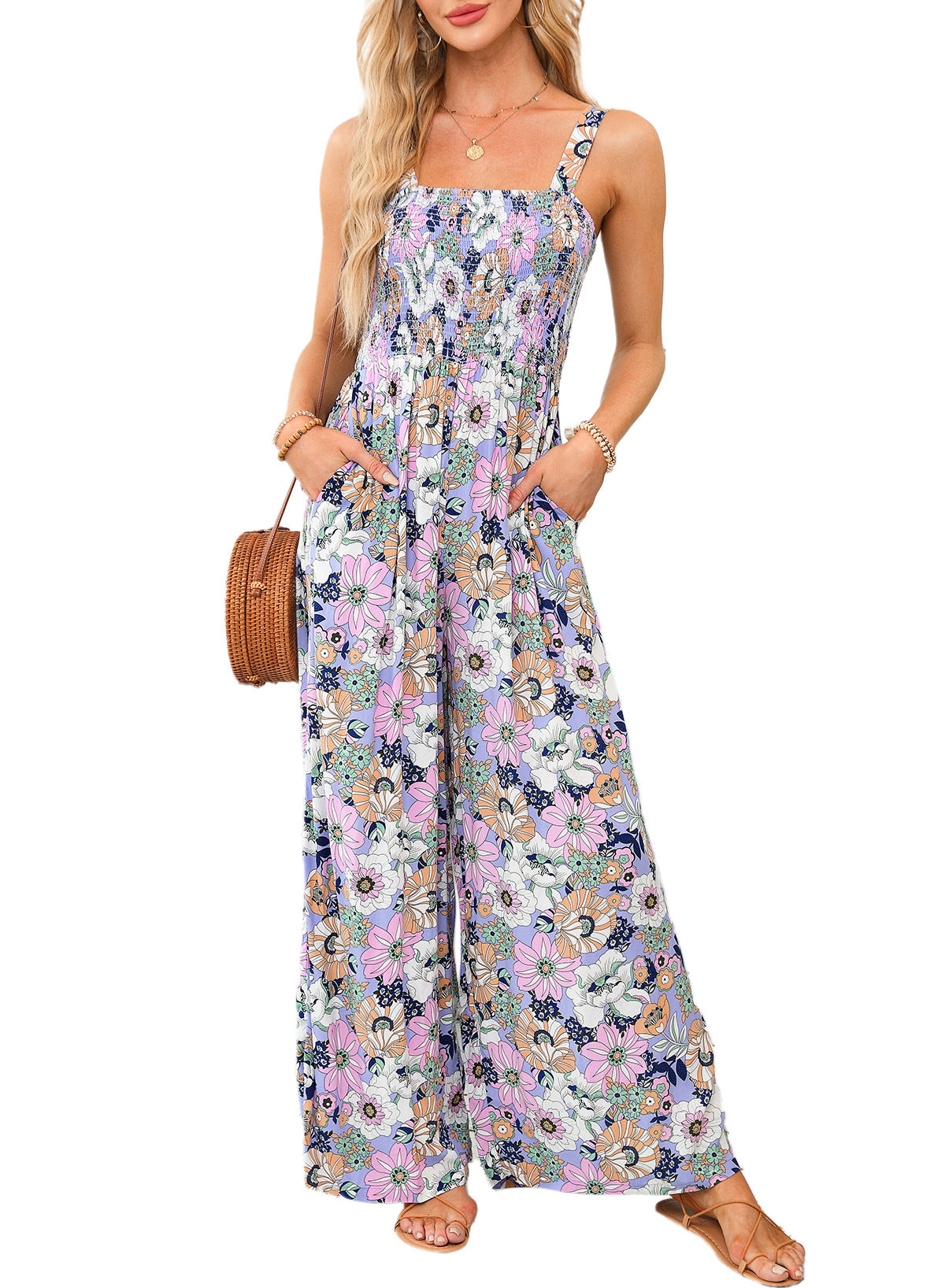 Verspielter Jumpsuit mit Blumenmuster für Sommernächte 1