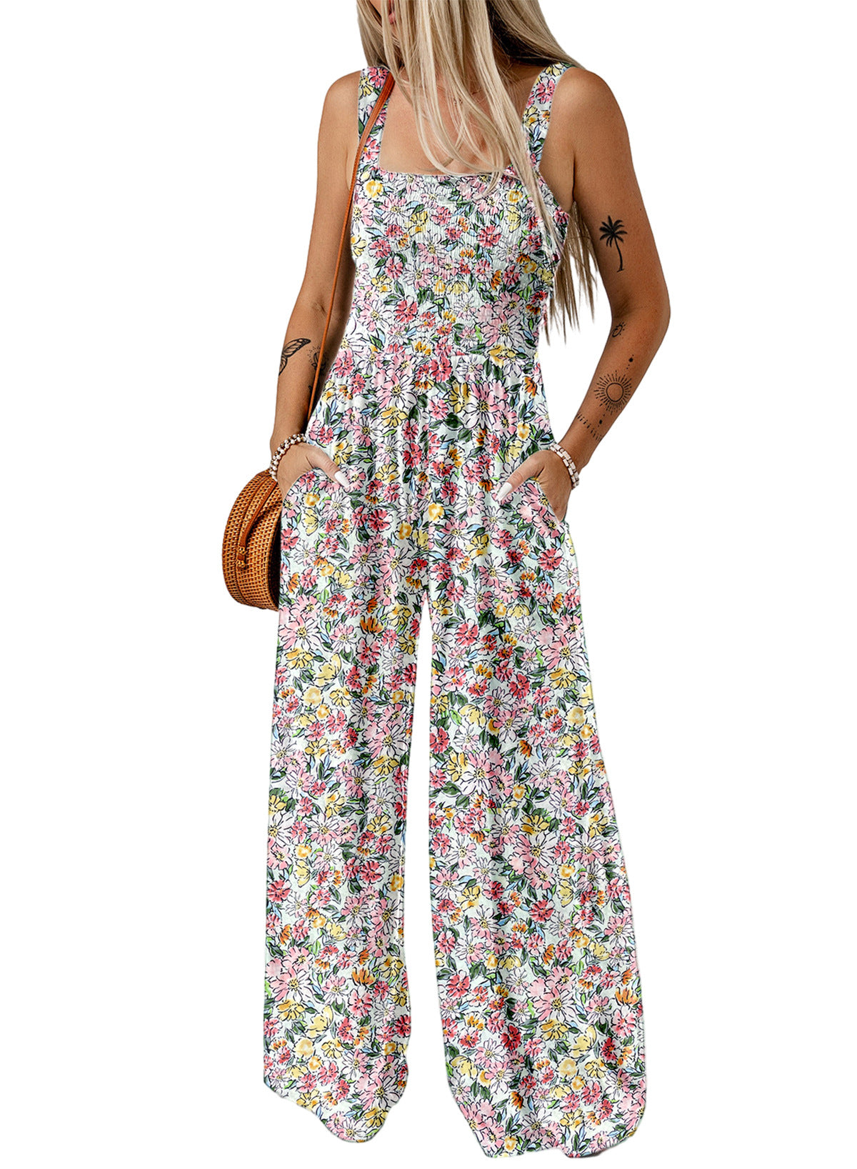 Verspielter Jumpsuit mit Blumenmuster für Sommernächte 6