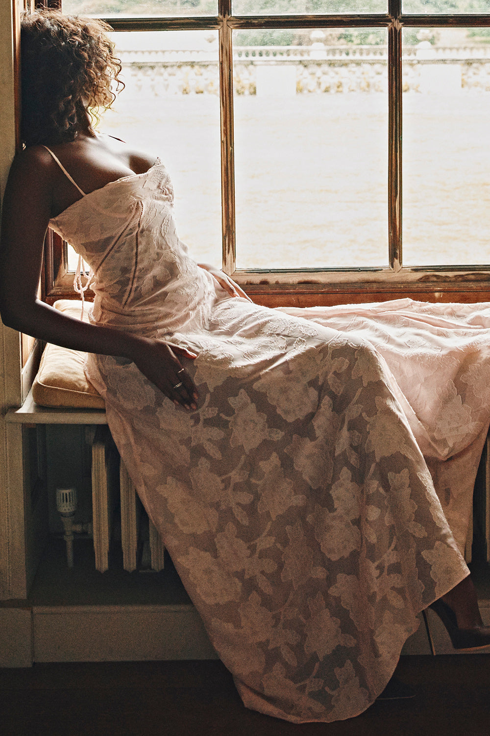 Trägerloses Strickkleid mit romantischem Look – Bequem und elegant für besondere Anlässe 12