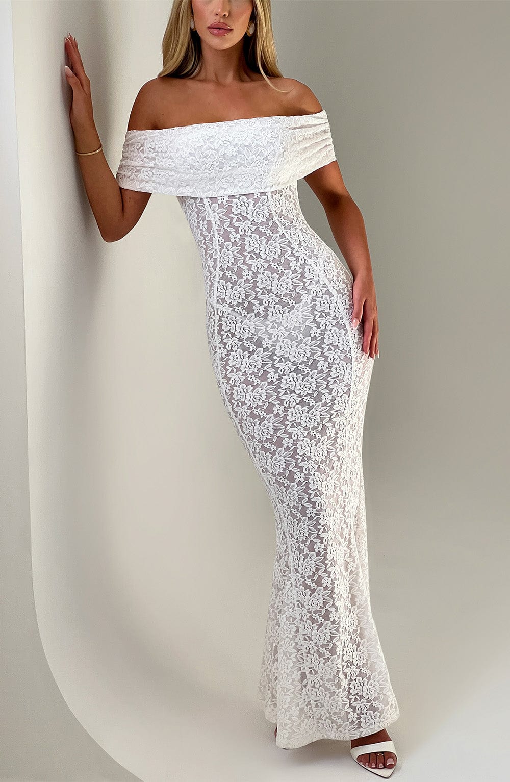 Elegantes Maxikleid aus Spitze mit Offenem Rücken und Bardot-Ausschnitt – Figurbetont und Fließend 5